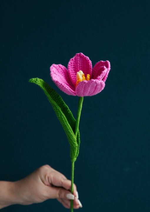 Crochet tulip flower PDF pattern with free video tutorial, floral crochet design with step-by-step instructions.